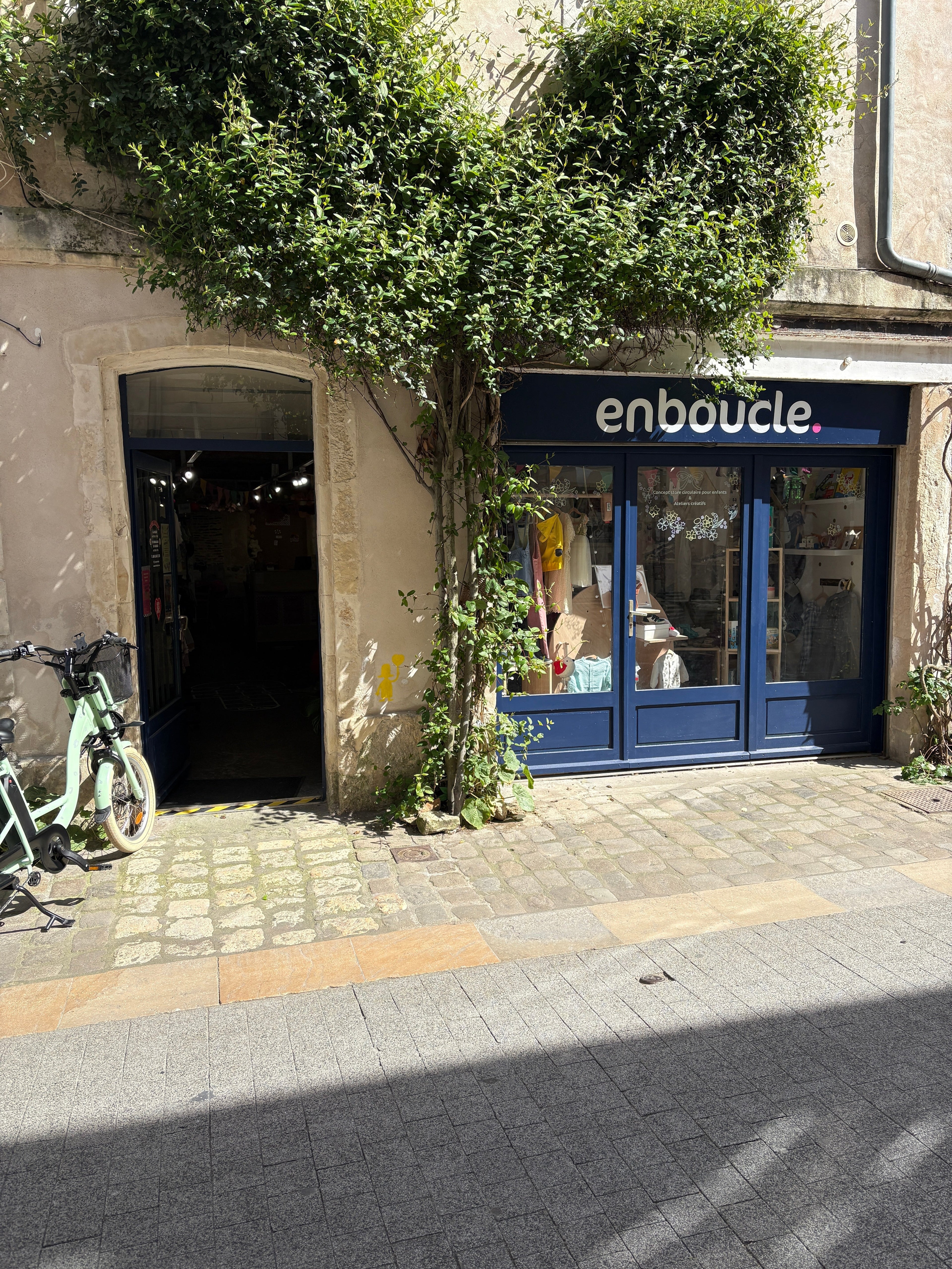 Boutique 9 rue saint nicolas vêtements et jouets d'occasion enfants à La Rochelle
