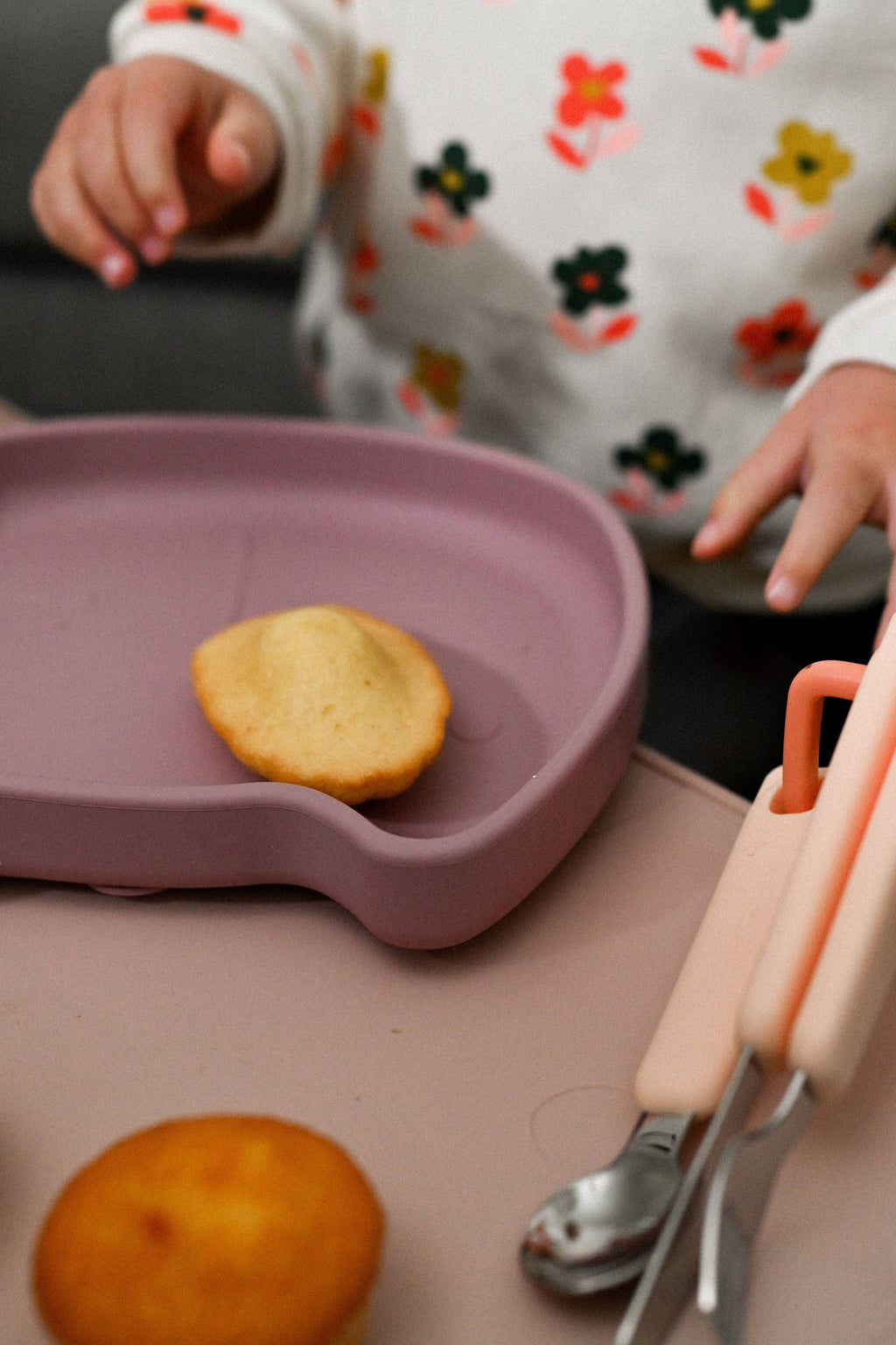 Assiette en silicone avec ventouse - coloris Pippa Dusty Mauve - enfant