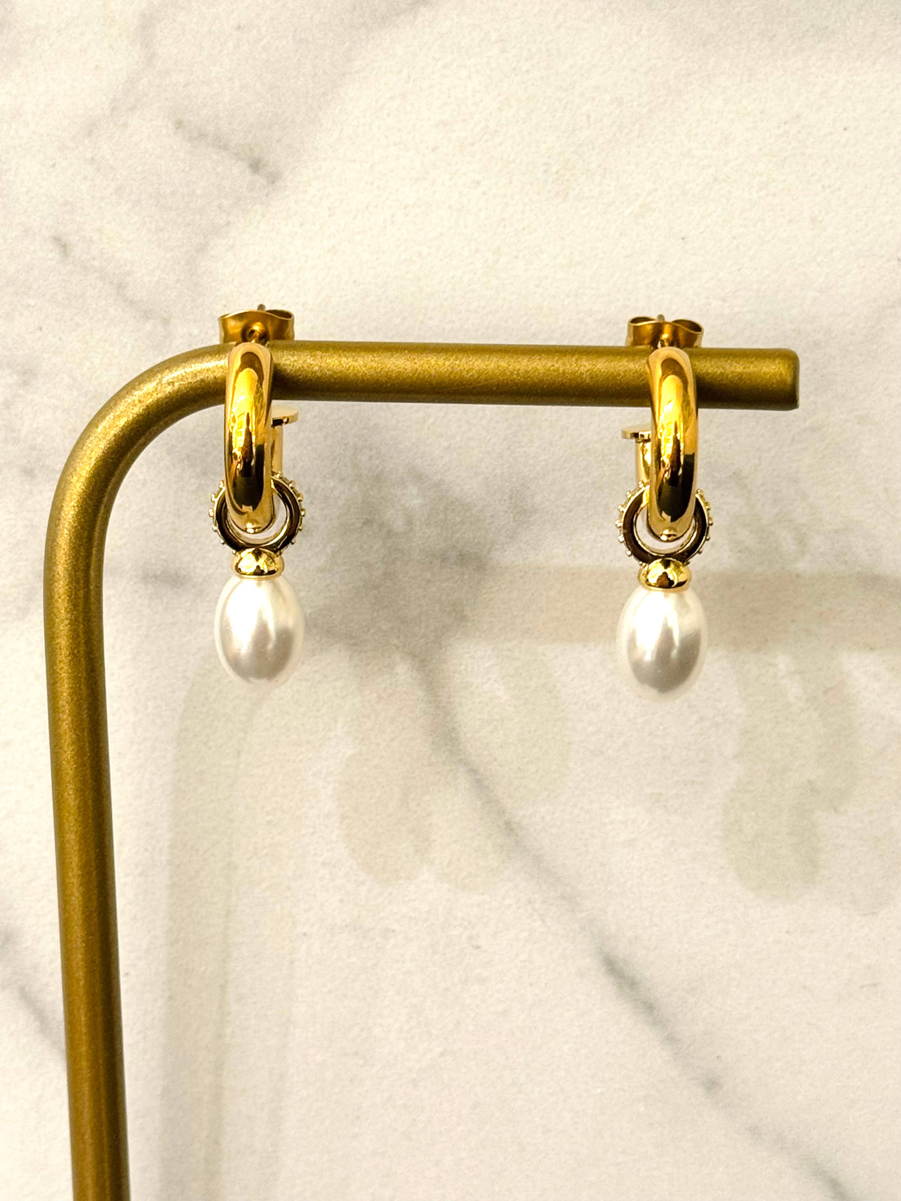 Boucles d'oreilles créoles Sema Pearl Look avec zirconias blancs