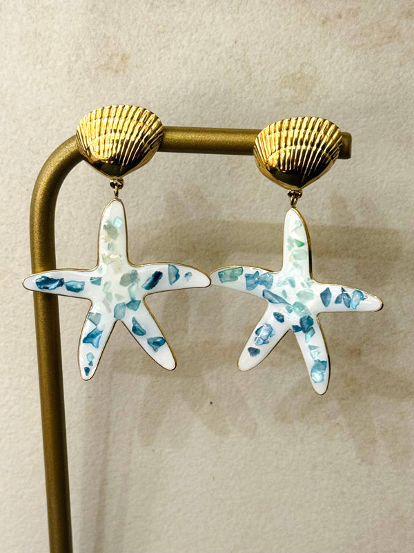 Boucles d'oreilles pendantes Petras en forme d'étoile de mer avec détail coquillage