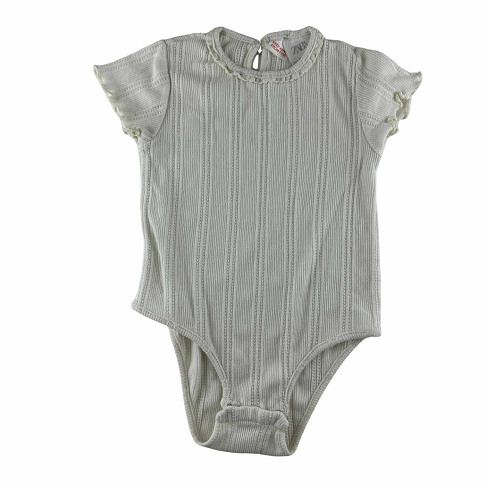 Body en coton ajouré, blanc cassé. Col dentelle.
