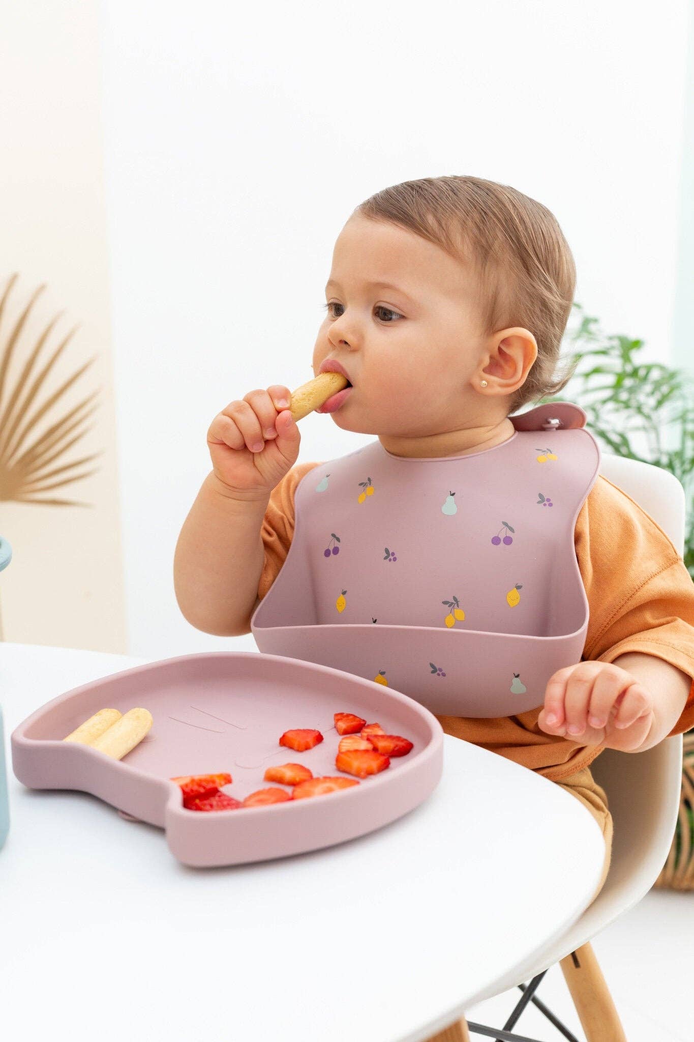 Assiette en silicone avec ventouse - coloris Pippa Dusty Mauve - enfant