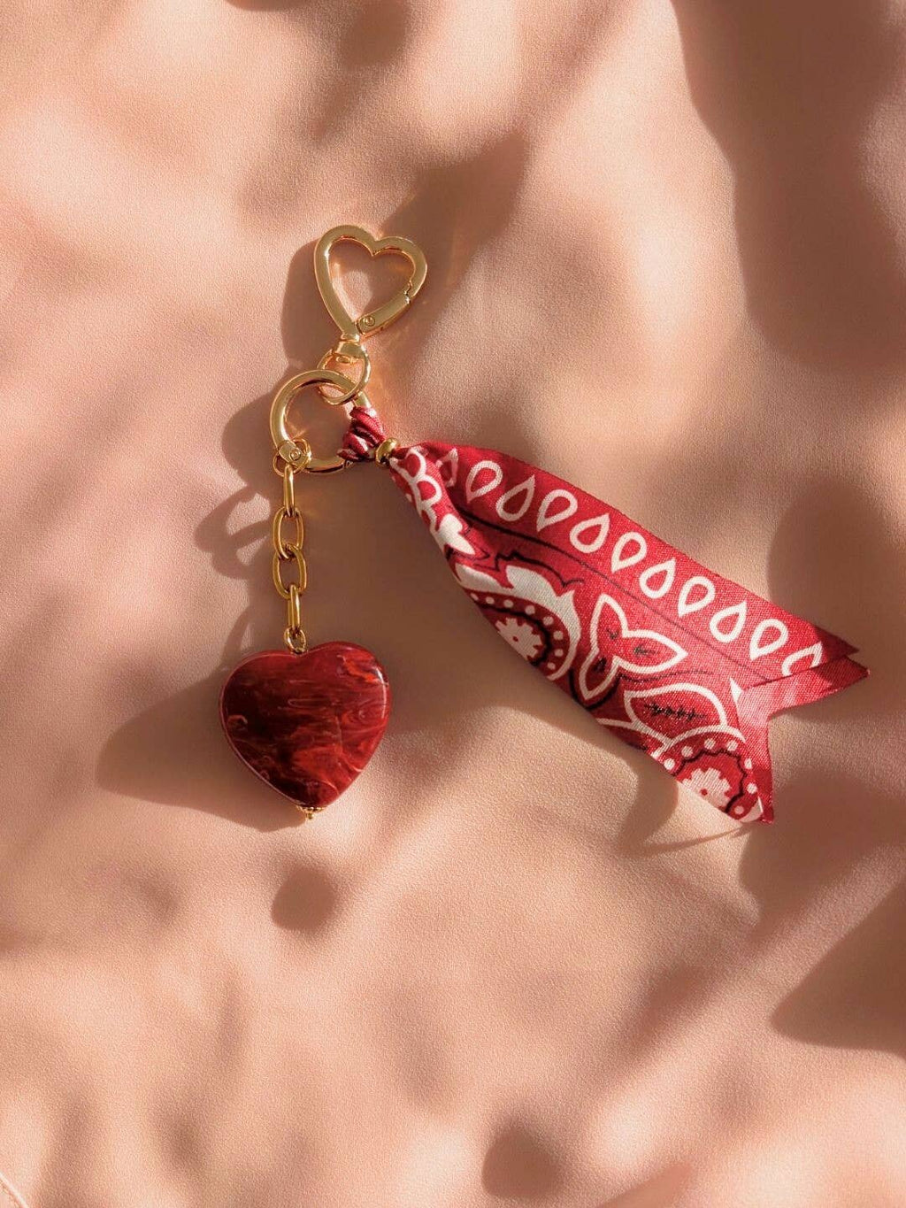 Grigri de sac & porte-clés – LOVE: Rouge marbré