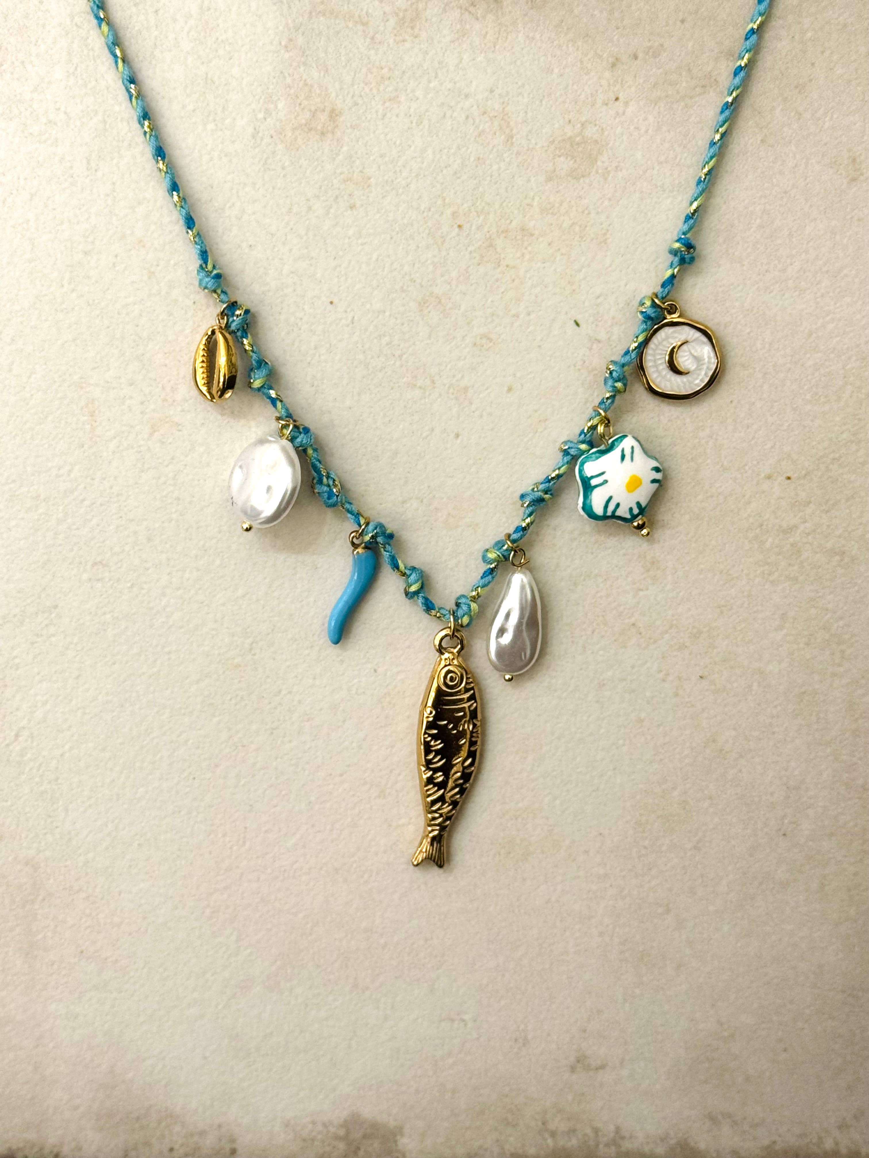 Collier coloré Meria avec breloques d'été: Turquoise