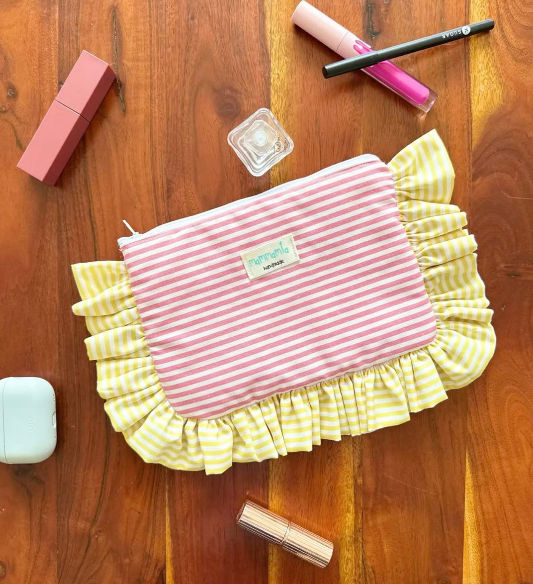 Pochette froufrou, DIY. Zip. Atelier couture à La Rochelle.