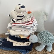 vêtements enfant pliés