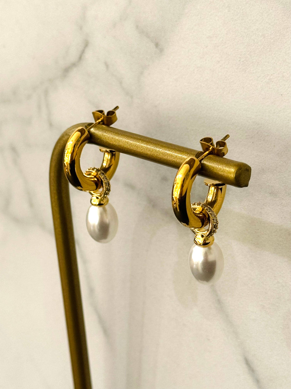 Boucles d'oreilles créoles Sema Pearl Look avec zirconias blancs