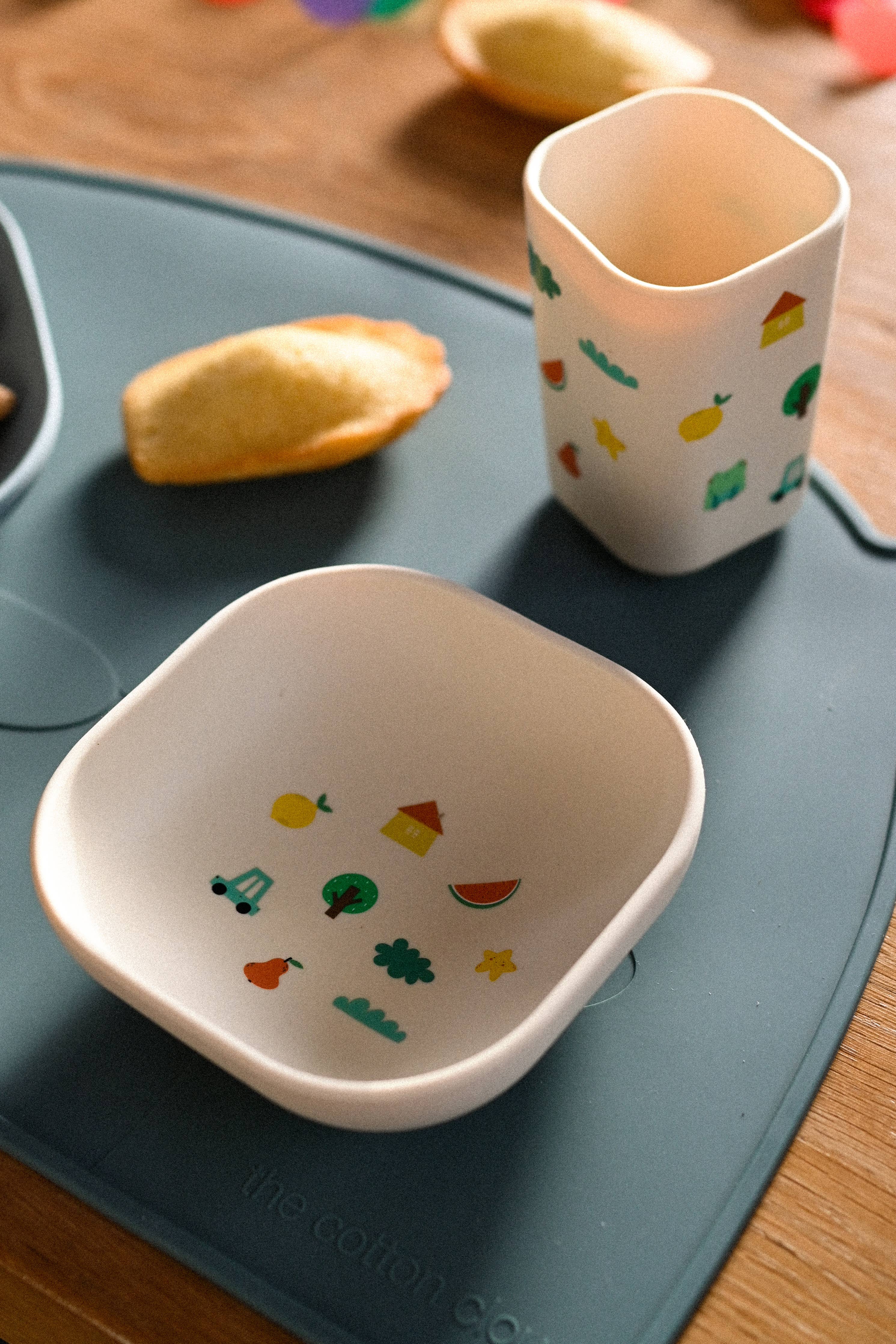 Set de vaisselle en silicone: Confettis Lilas