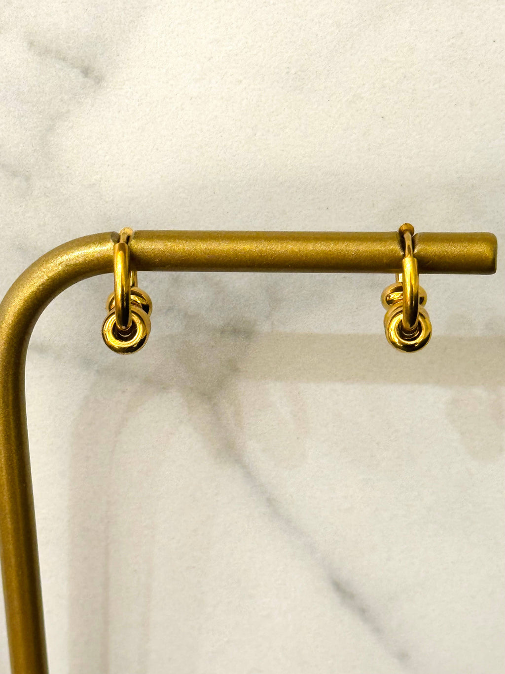Boucles d'oreilles créoles avec trois boules amovibles: Or