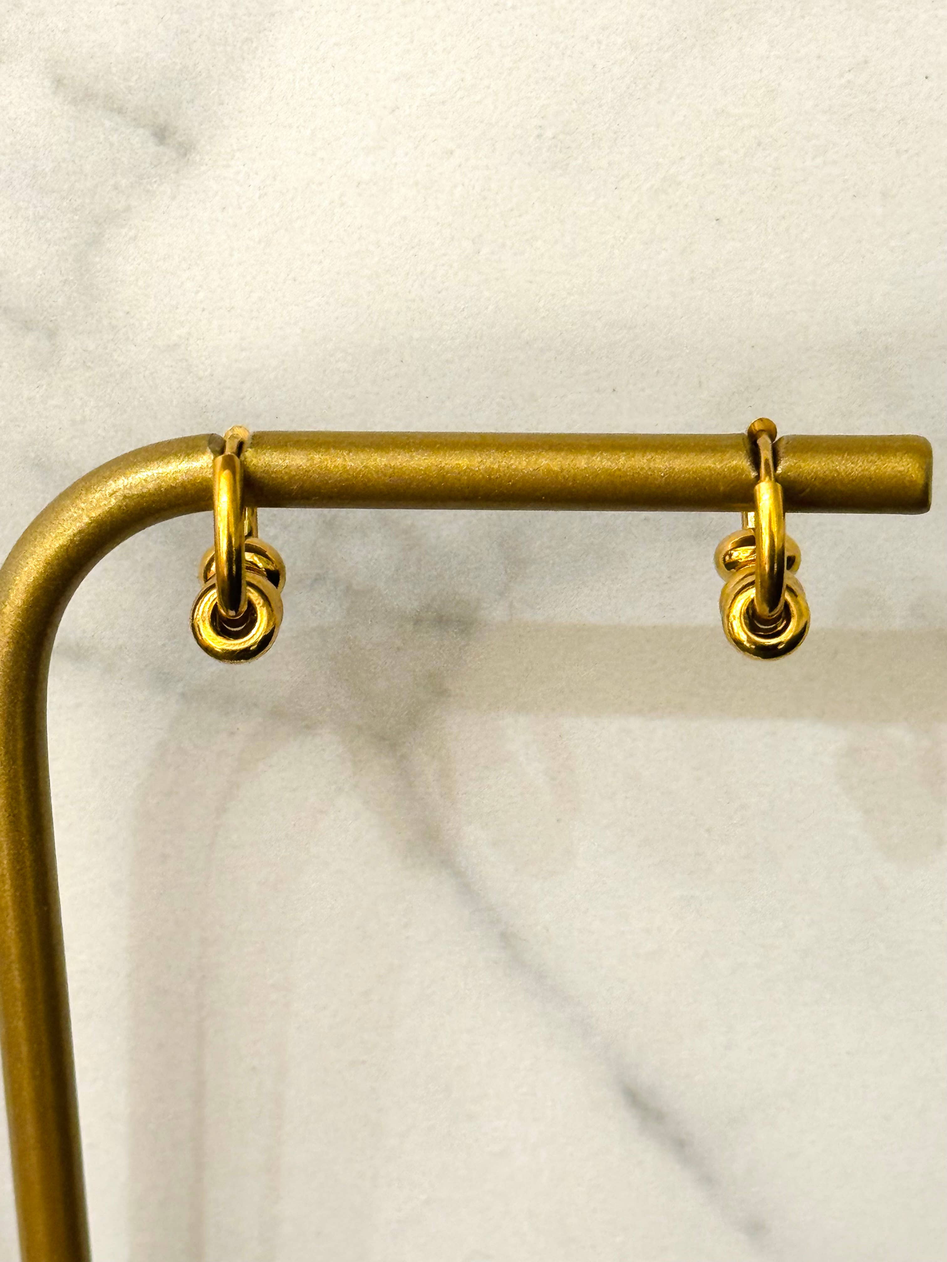 Boucles d'oreilles créoles avec trois boules amovibles: Or