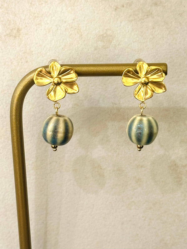 Bige — Boucles d'oreilles florales en acier inoxydable: Vert