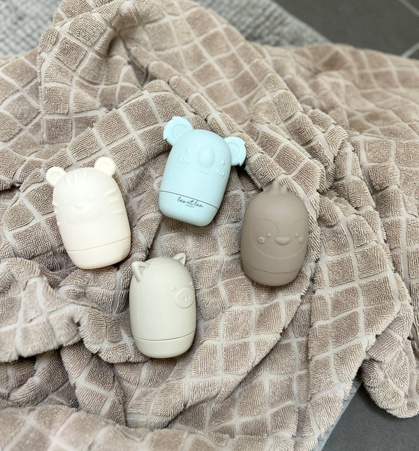 Lot de 4 jouets de bain bébé en silicone pastel Léo et Léa avec koala, tigre, cochon et pingouin