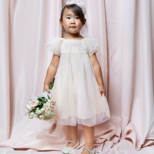 Robe petite fille bébé, en voile rose et broderie pour un mariage, une séance photo