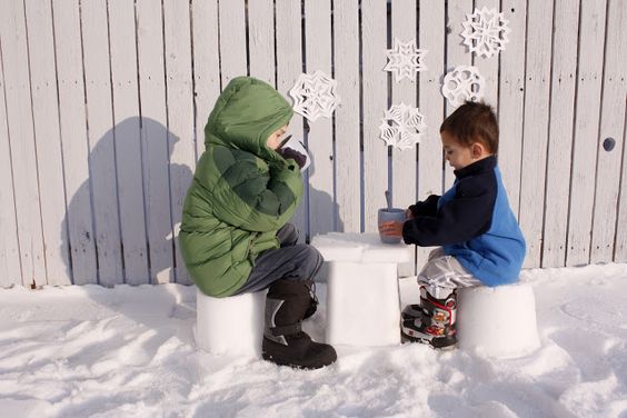 Aventurier enfant dans la neige costume